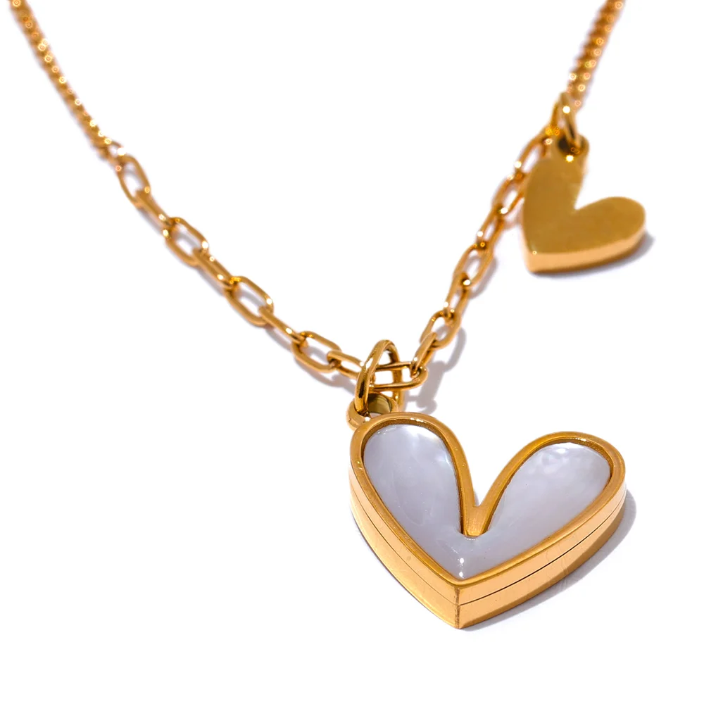 Rosa heart necklace in white natural shell with gold heart charm