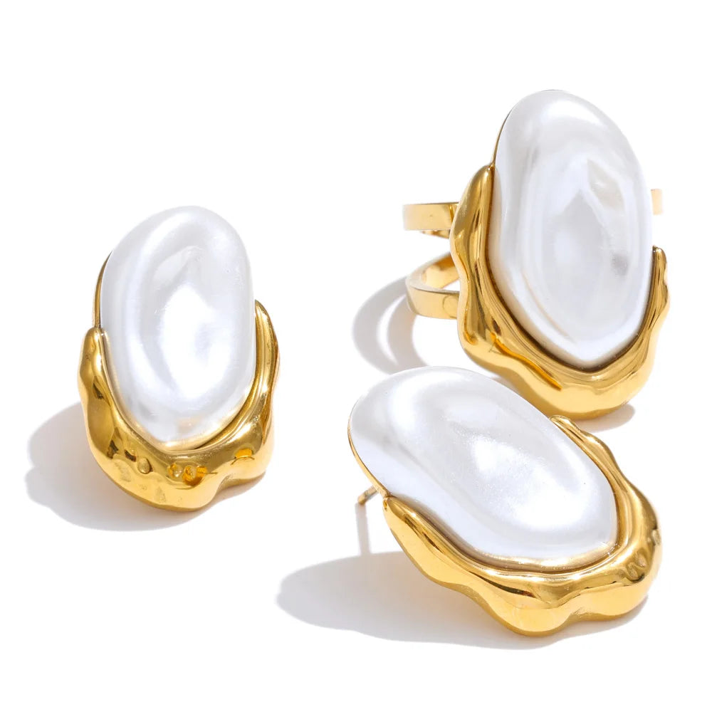 Maren set: pair of pearl stud earrings with the matching open ring
