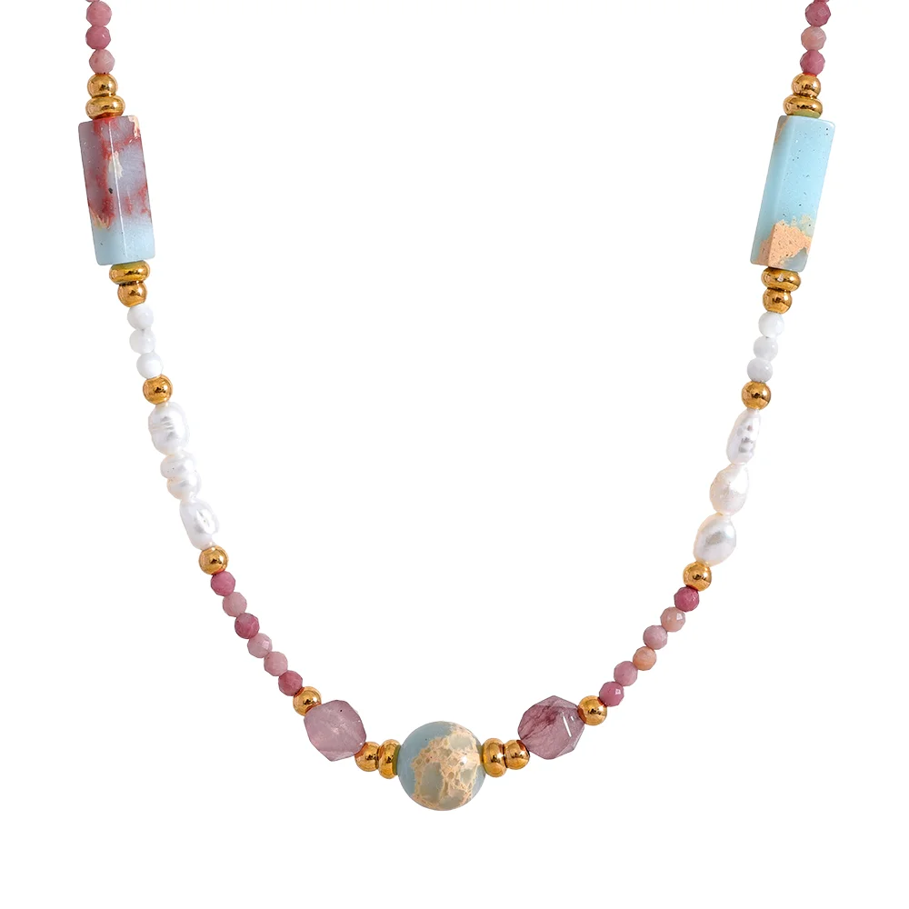 Willow Stone Pearl Necklace in gold