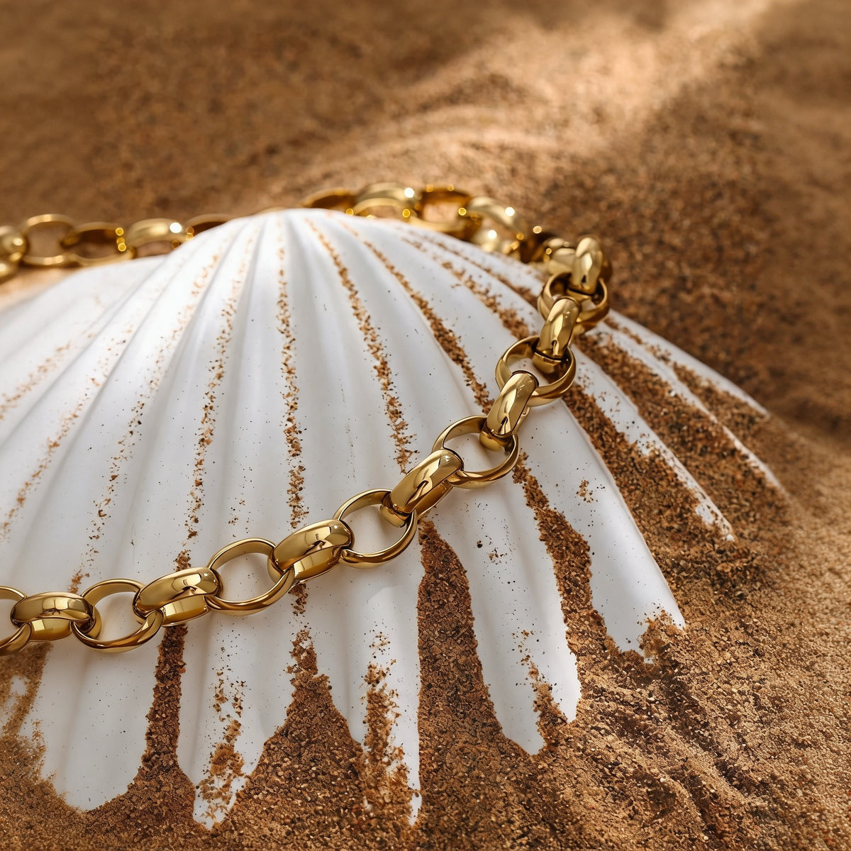 Canyon Textured Collar Necklace in warm gold-plated stainless steel close-up link detail