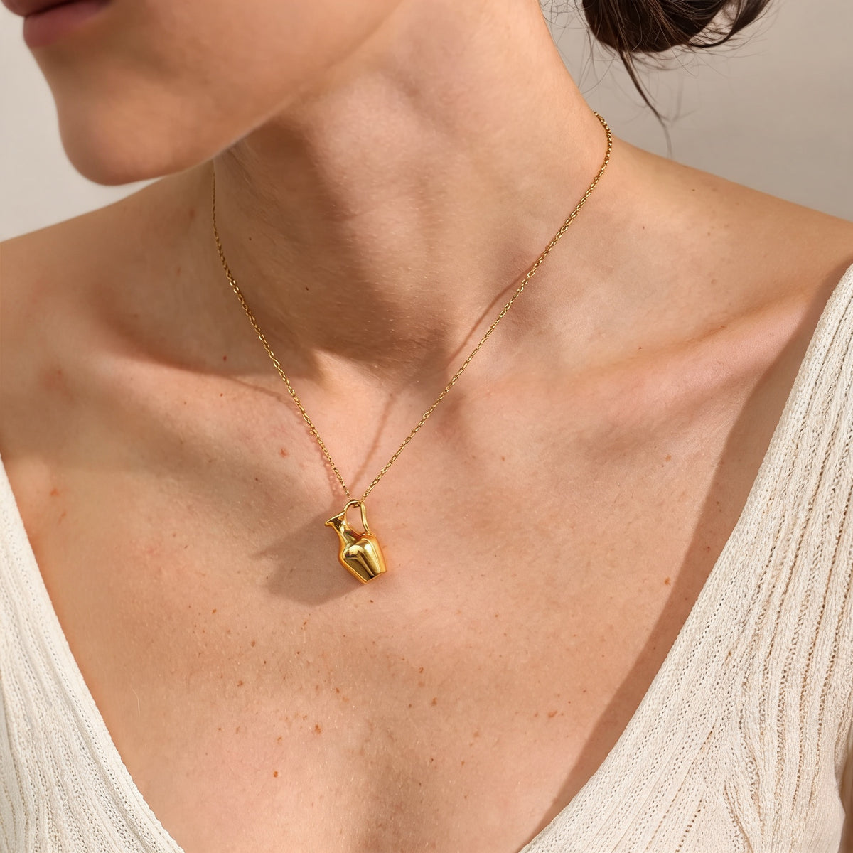 Vera Vase Charm Necklace in PVD gold-plated stainless steel