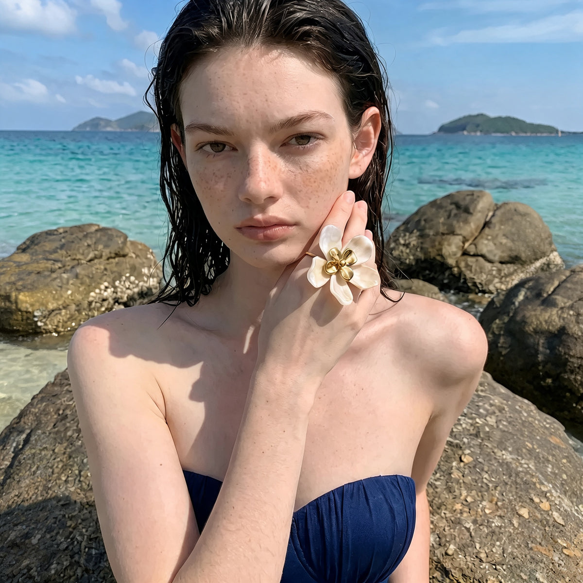 Effie Resin Flower Ring