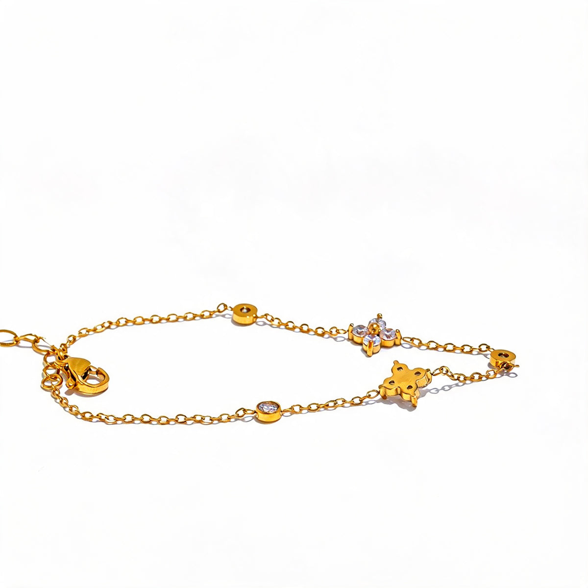 Close-up of the cubic zirconia flower station on the gold Flora bracelet