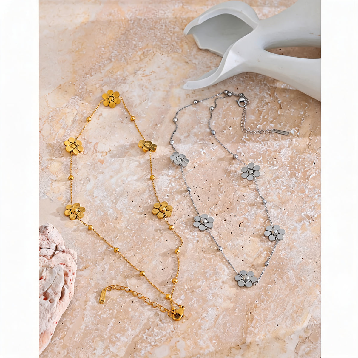 Briar Flower Chain Necklace