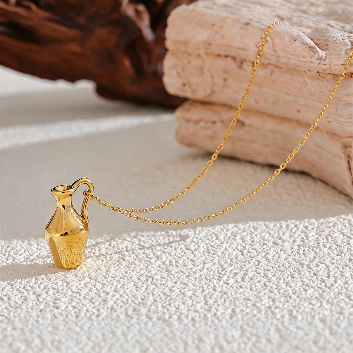 Vera Vase Charm Necklace in PVD gold-plated stainless steel