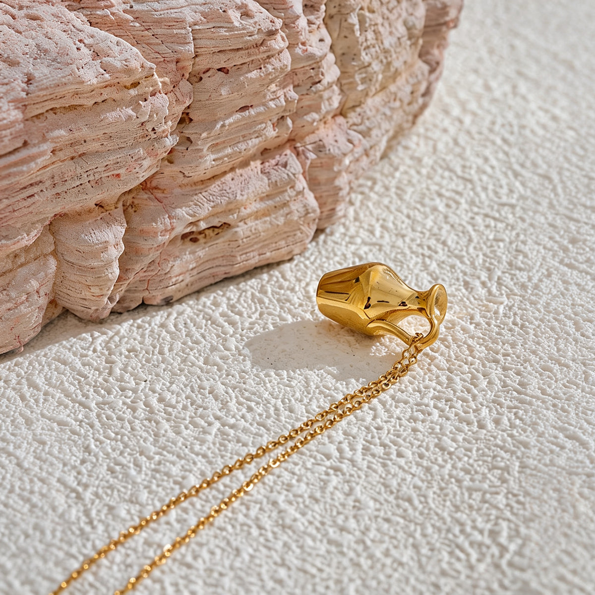 Vera Vase Charm Necklace in PVD gold-plated stainless steel