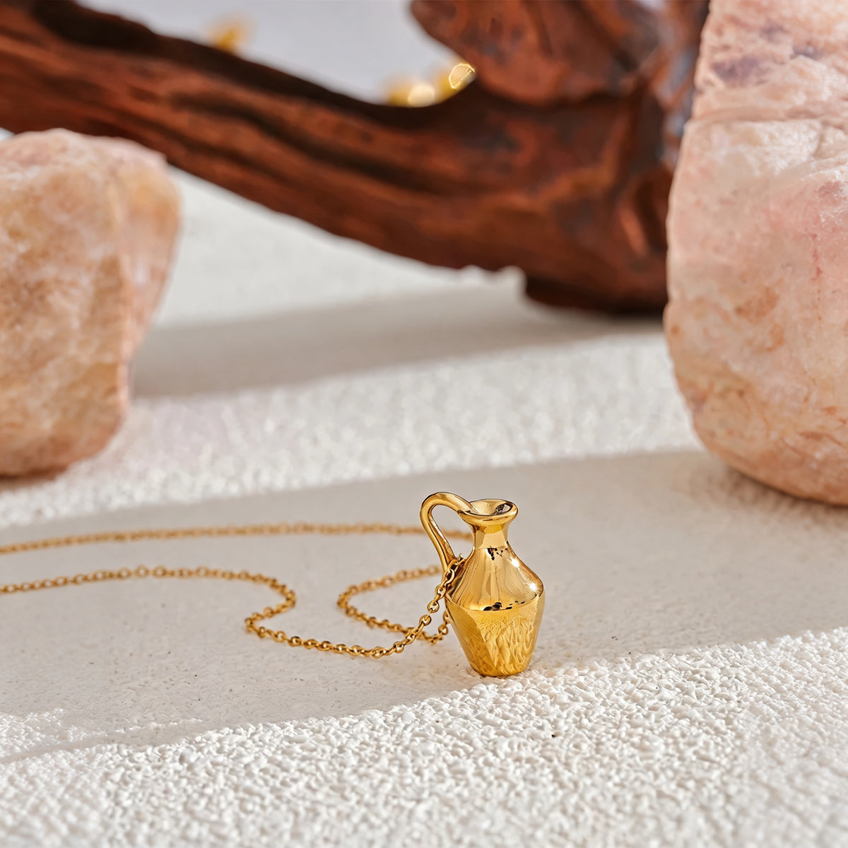 Vera Vase Charm Necklace in PVD gold-plated stainless steel