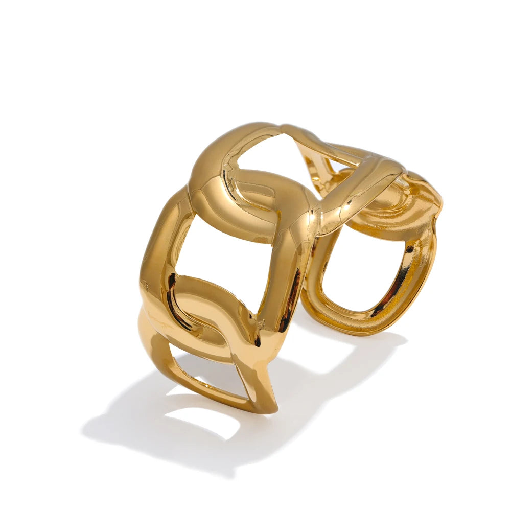 Hazel Chain Bangle in gold