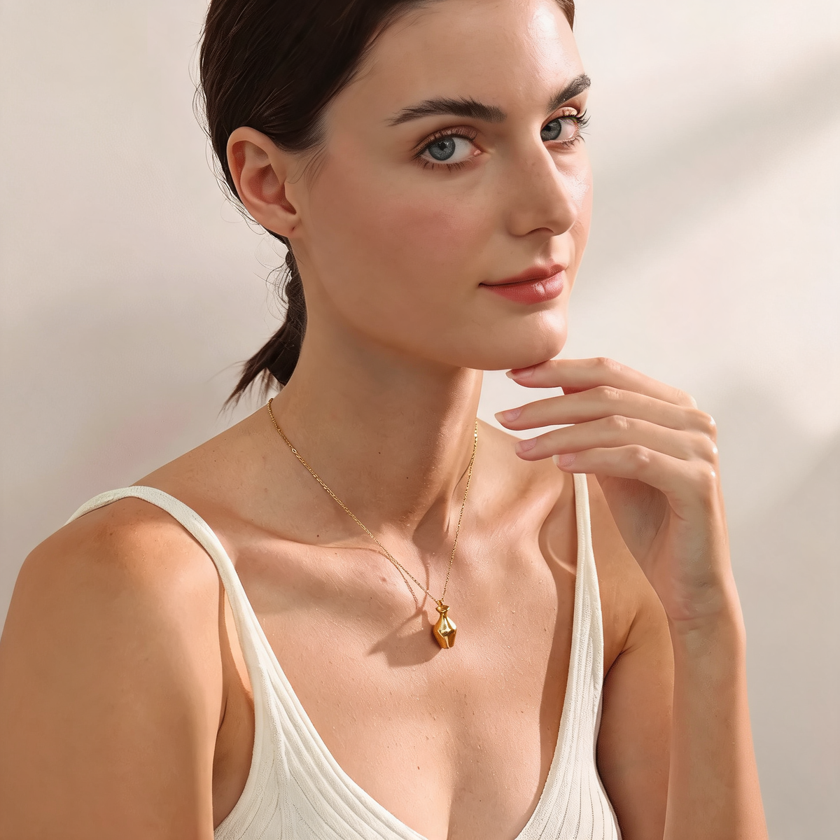 Vera Vase Charm Necklace